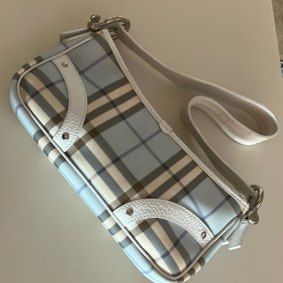 BURBERRY - Picture 2 of 7